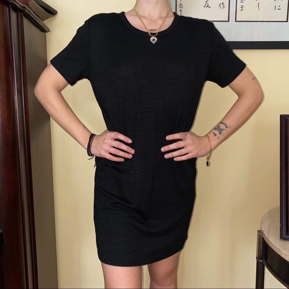 WILFRED Free black t-shirt dress (size XS)